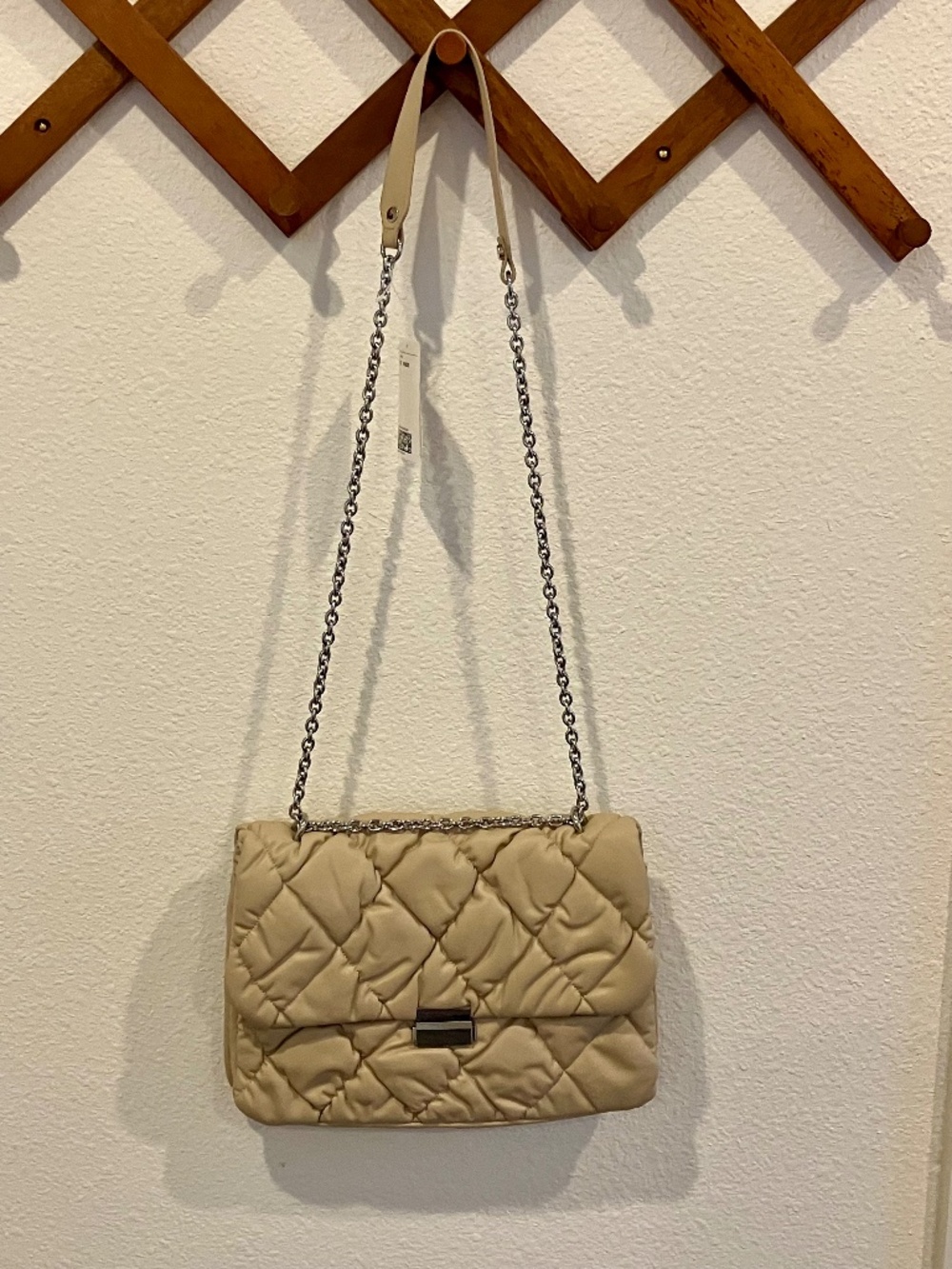 H&M Quilted Vegan Leather Purse with Chain Strap in Latte ~NWT